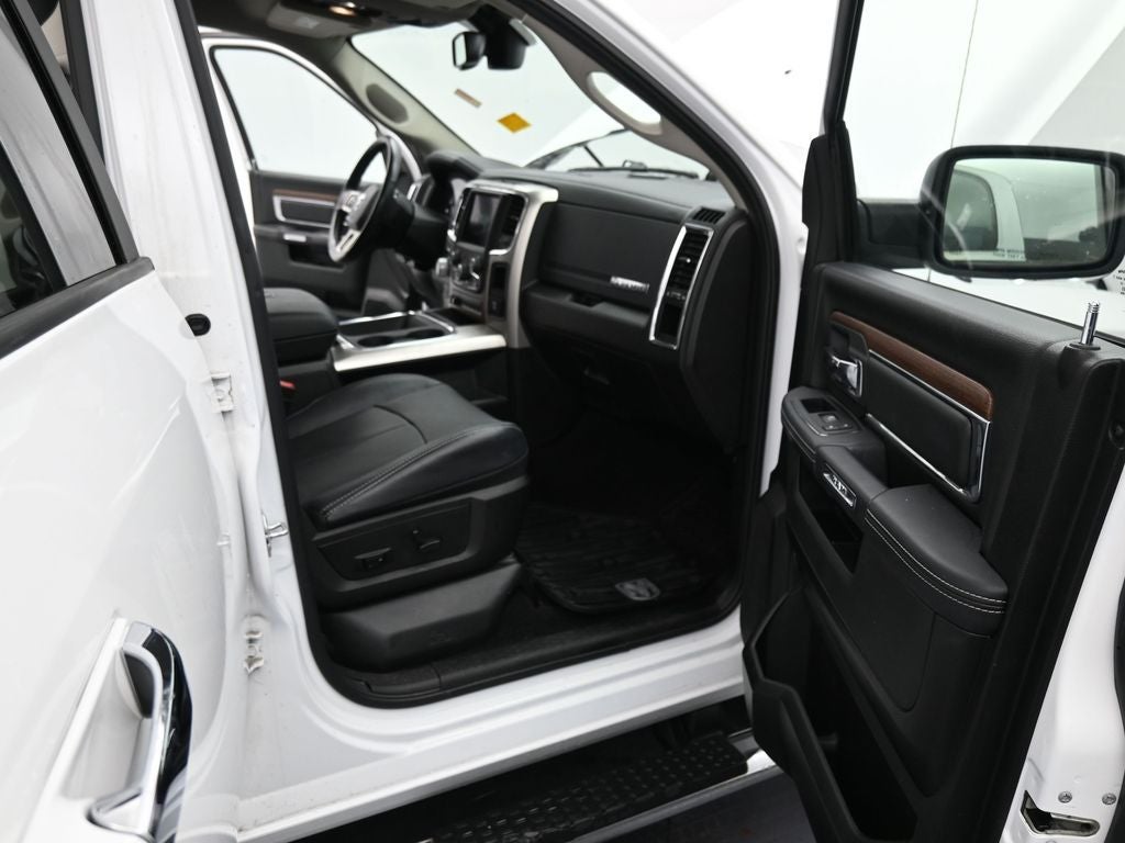 2019 RAM 1500 Classic Laramie Crew Cab 4x4 5'7' Box