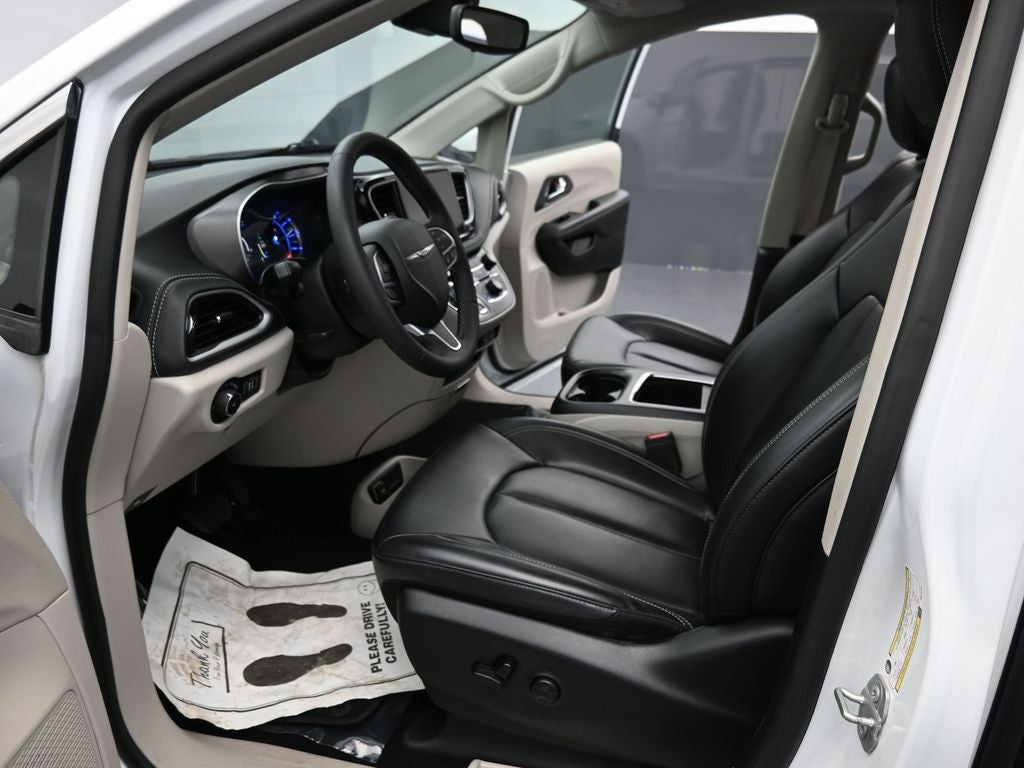 2023 Chrysler Pacifica Hybrid Touring L