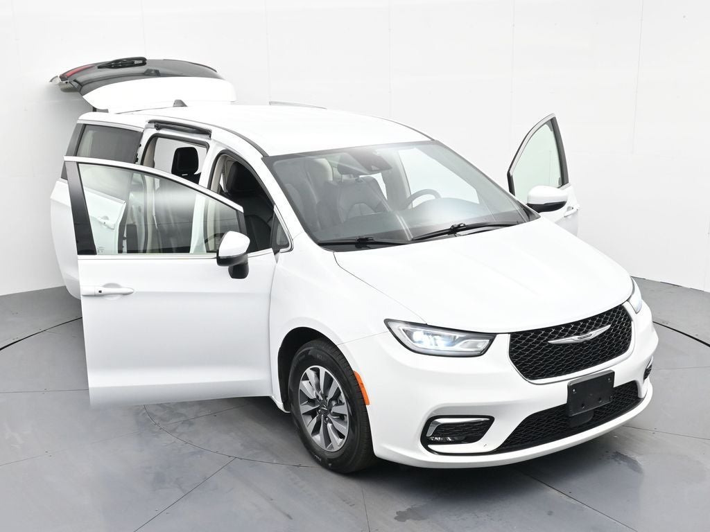 2023 Chrysler Pacifica Hybrid Touring L
