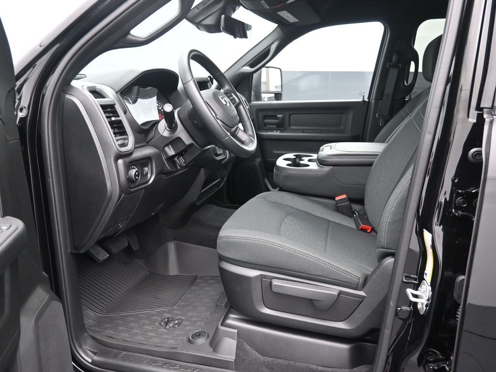 2026 RAM 3500 RAM 3500 TRADESMAN CREW CAB 4X4 8' BOX