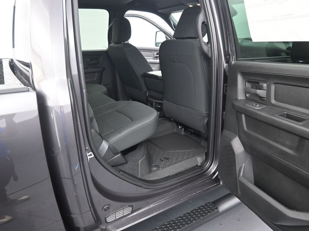 2026 RAM 2500 RAM 2500 BLACK EXPRESS CREW CAB 4X4 6'4' BOX