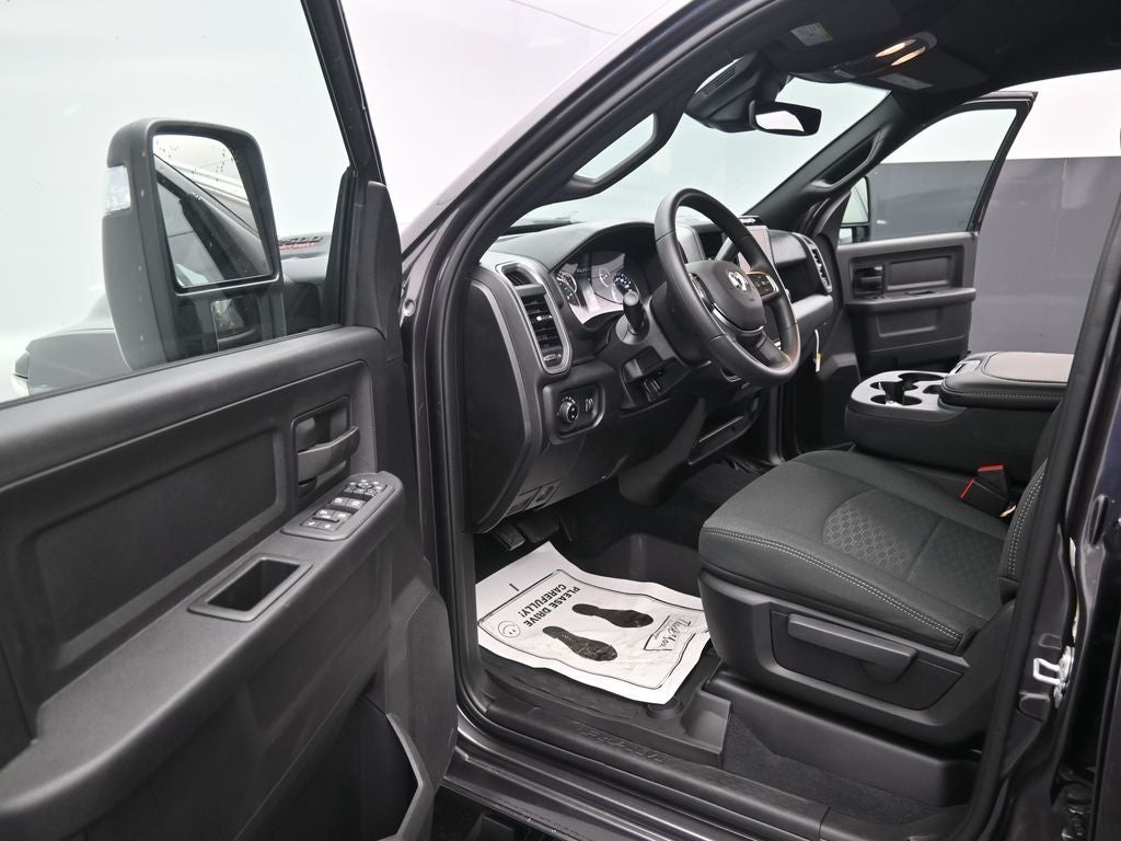 2026 RAM 2500 RAM 2500 BLACK EXPRESS CREW CAB 4X4 6'4' BOX