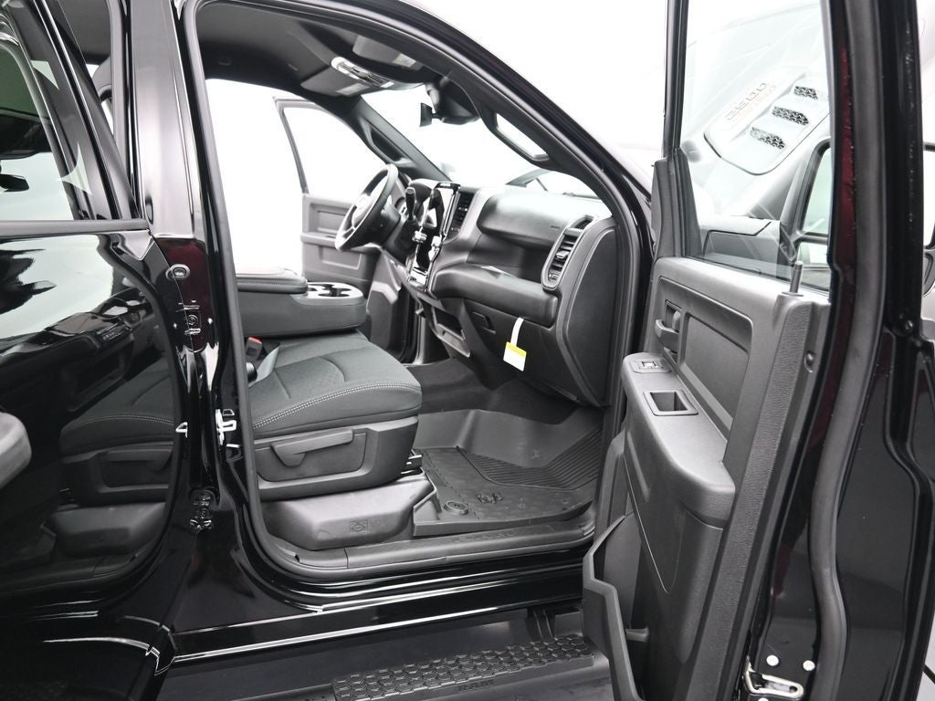 2026 RAM 2500 RAM 2500 BLACK EXPRESS CREW CAB 4X4 6'4' BOX