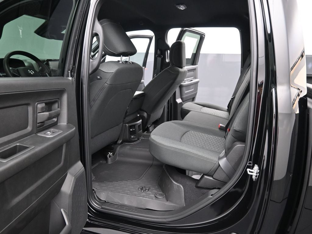 2026 RAM 2500 RAM 2500 BLACK EXPRESS CREW CAB 4X4 6'4' BOX