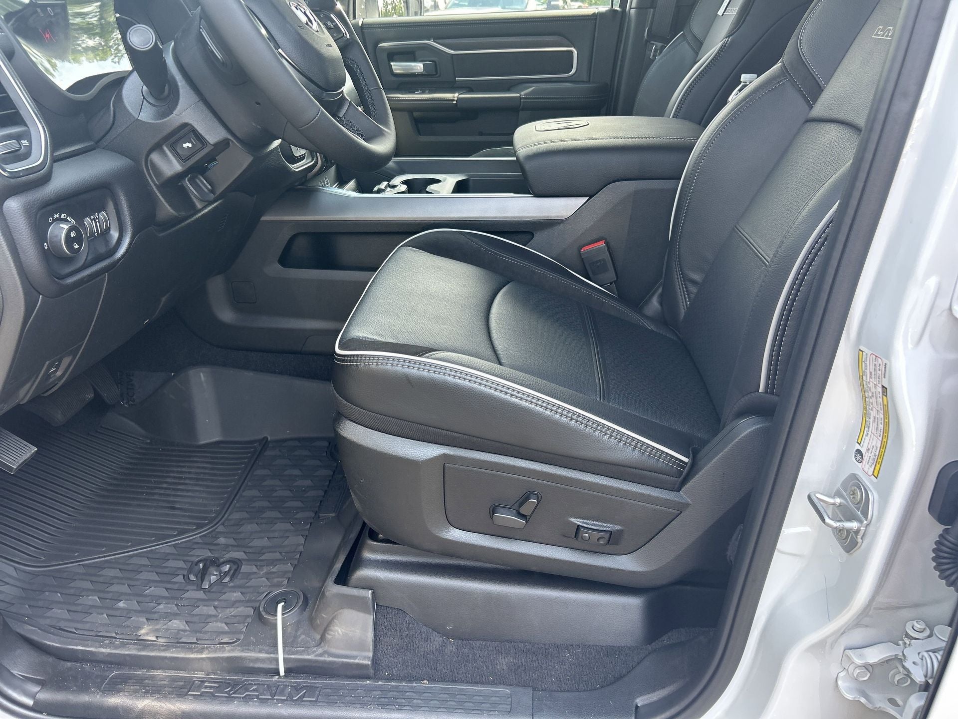 2025 RAM 2500 RAM 2500 LARAMIE MEGA CAB 4X4 6'4' BOX