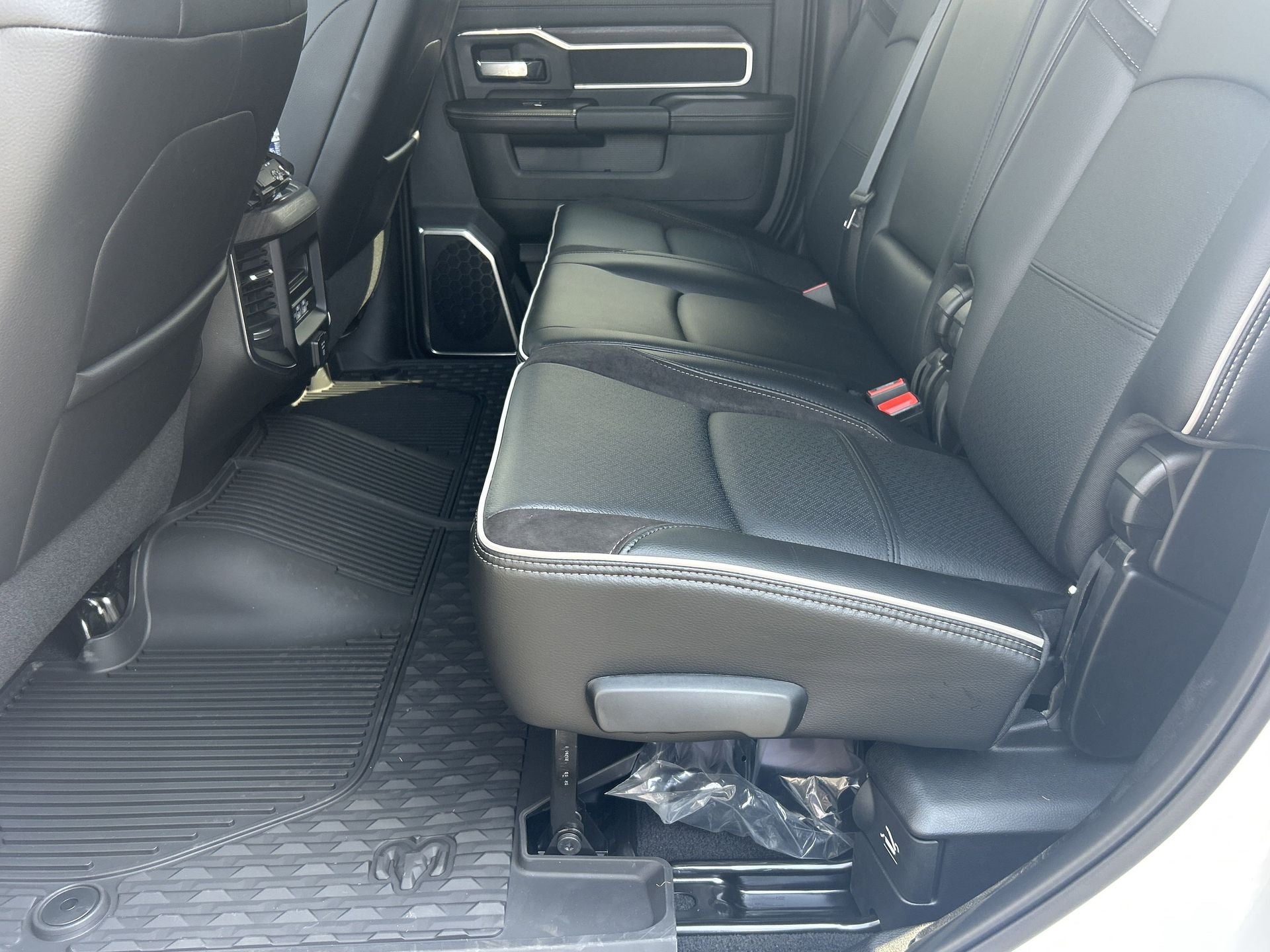 2025 RAM 2500 RAM 2500 LARAMIE MEGA CAB 4X4 6'4' BOX