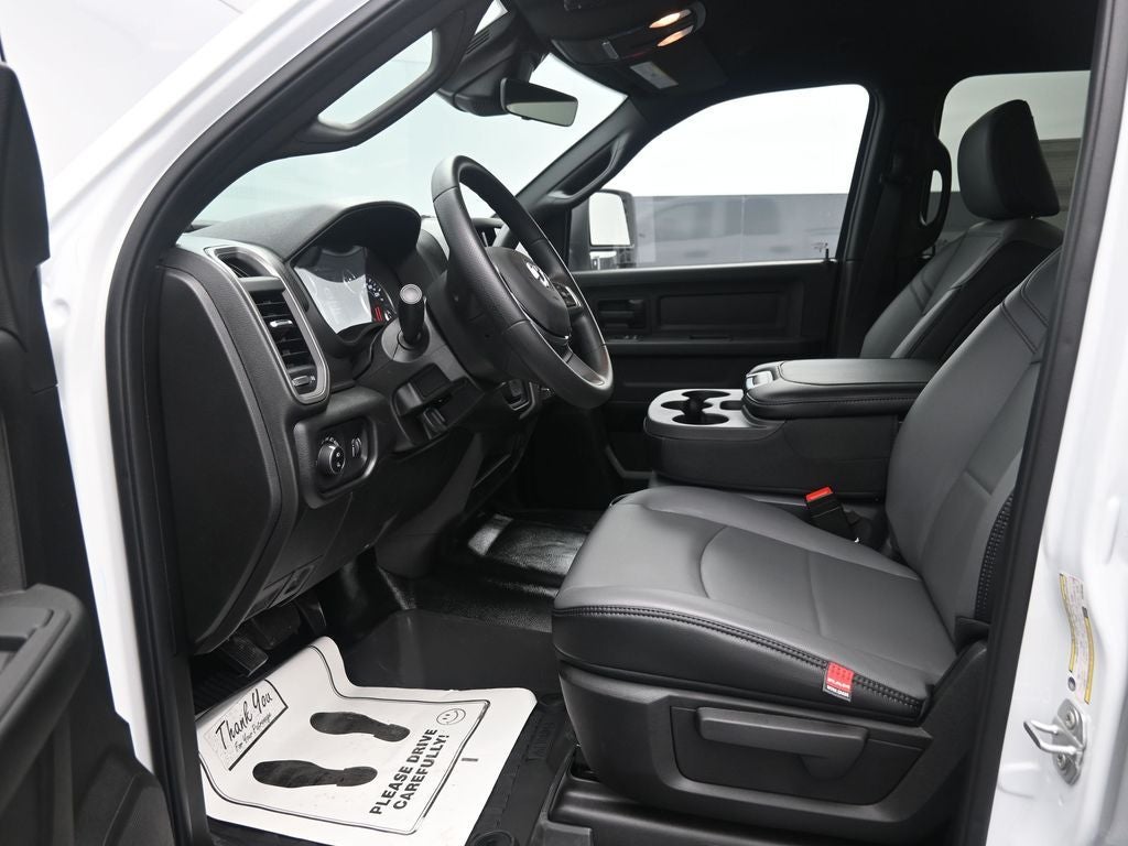 2026 RAM 3500 RAM 3500 TRADESMAN CREW CAB 4X4 8' BOX