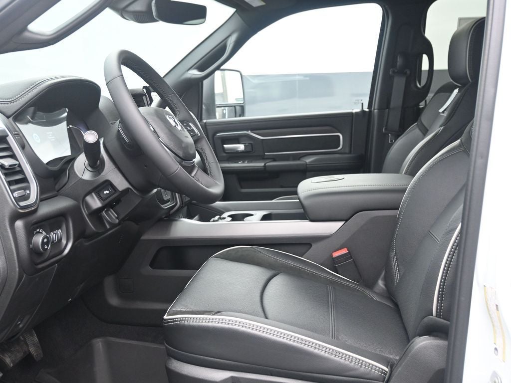 2026 RAM 3500 RAM 3500 LARAMIE CREW CAB 4X4 8' BOX