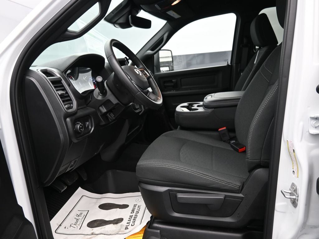 2026 RAM 2500 RAM 2500 BLACK EXPRESS CREW CAB 4X4 6'4' BOX