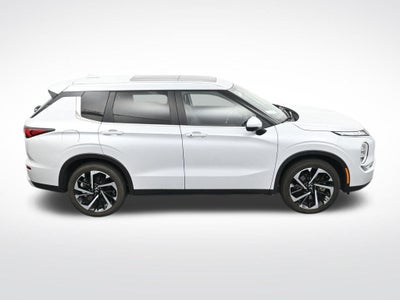 2024 Mitsubishi Outlander Base