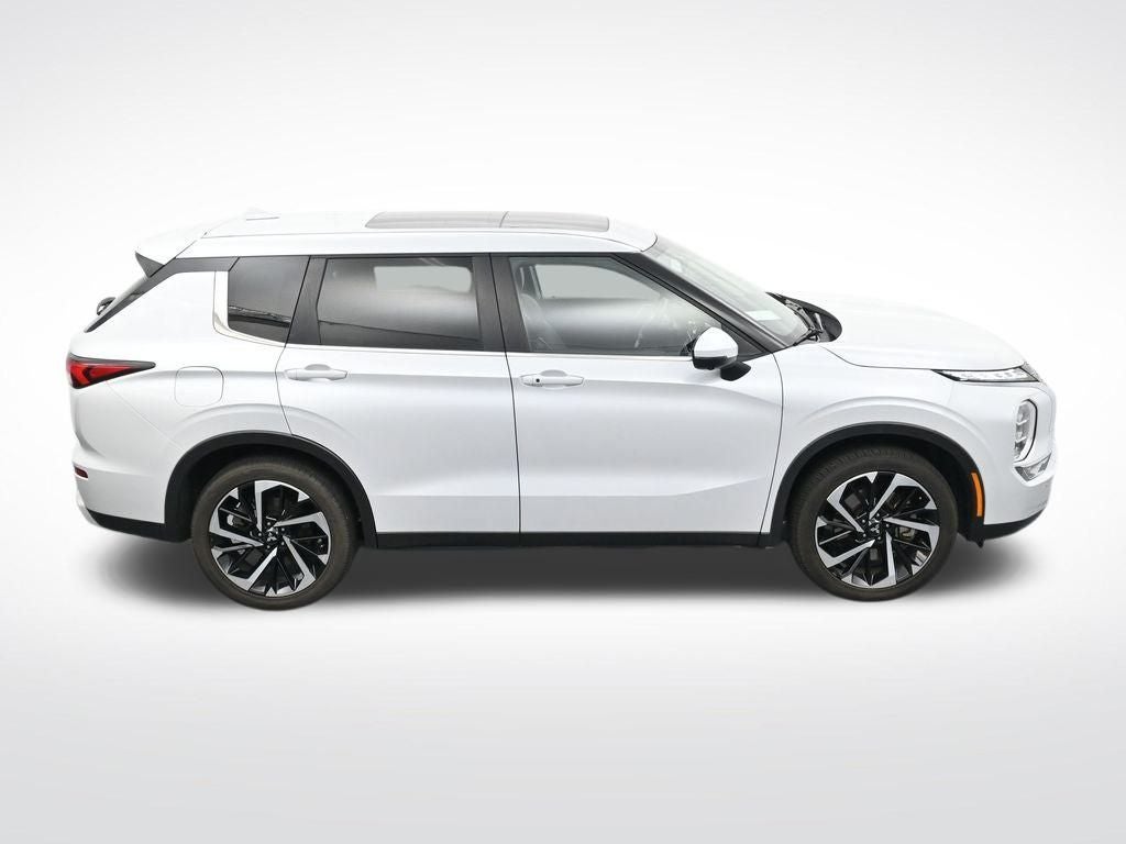 2024 Mitsubishi Outlander Base