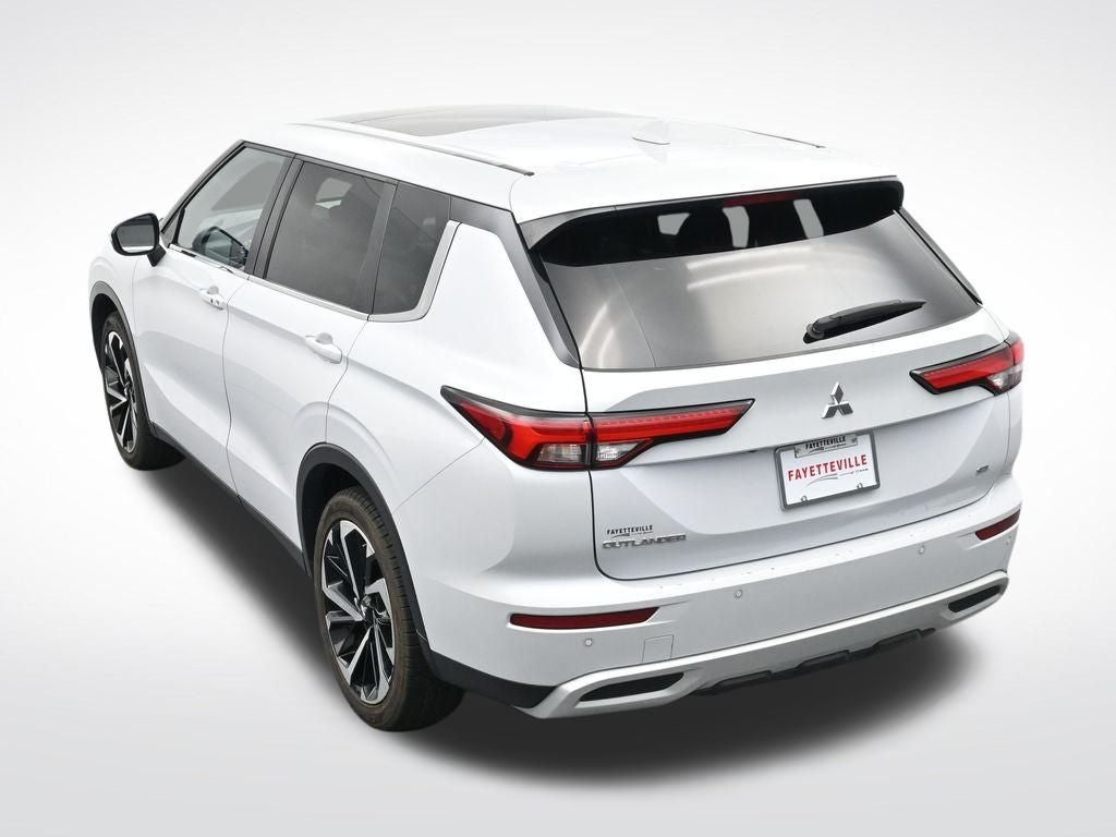 2024 Mitsubishi Outlander Base