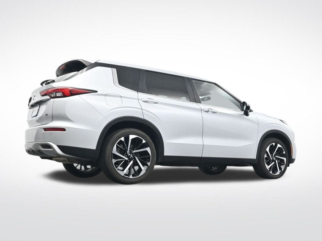 2024 Mitsubishi Outlander Base