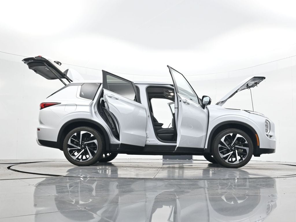 2024 Mitsubishi Outlander Base