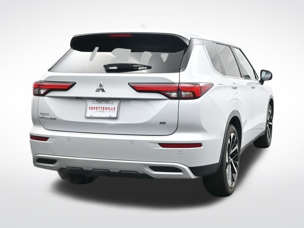 2024 Mitsubishi Outlander Base