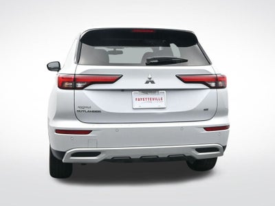 2024 Mitsubishi Outlander Base